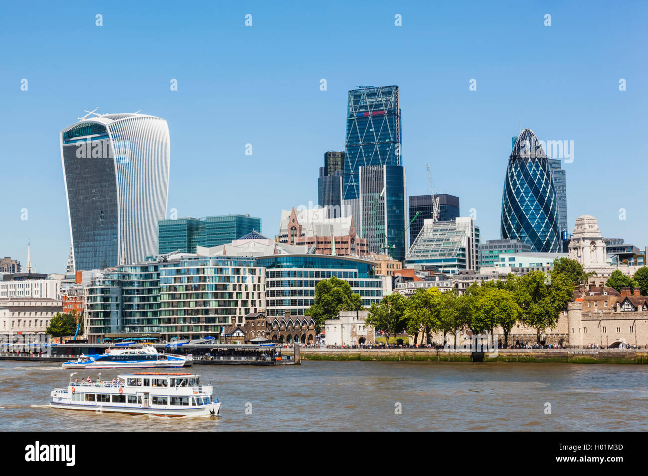 Inghilterra, Londra, skyline della città e sul Fiume Tamigi Foto Stock