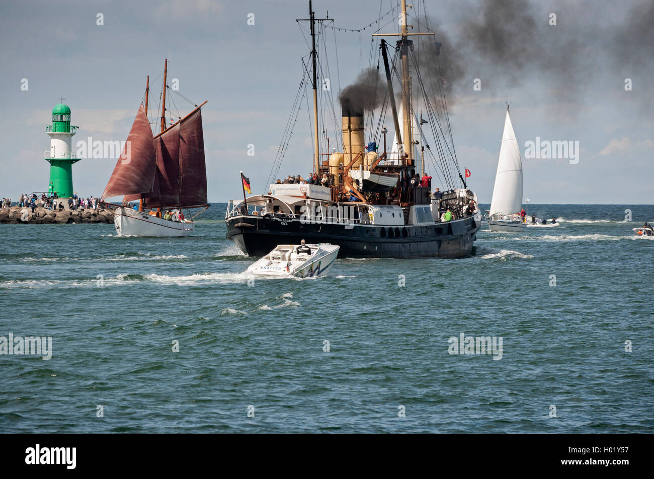 Battello a vapore "Bussard' al 2016 Hanse Sail a Rostock Warnemünde , in Germania. Foto Stock