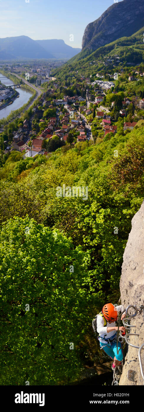 Scalatore in Via ferrata Les prezzi de la Bastille, Francia, Grenoble Foto Stock