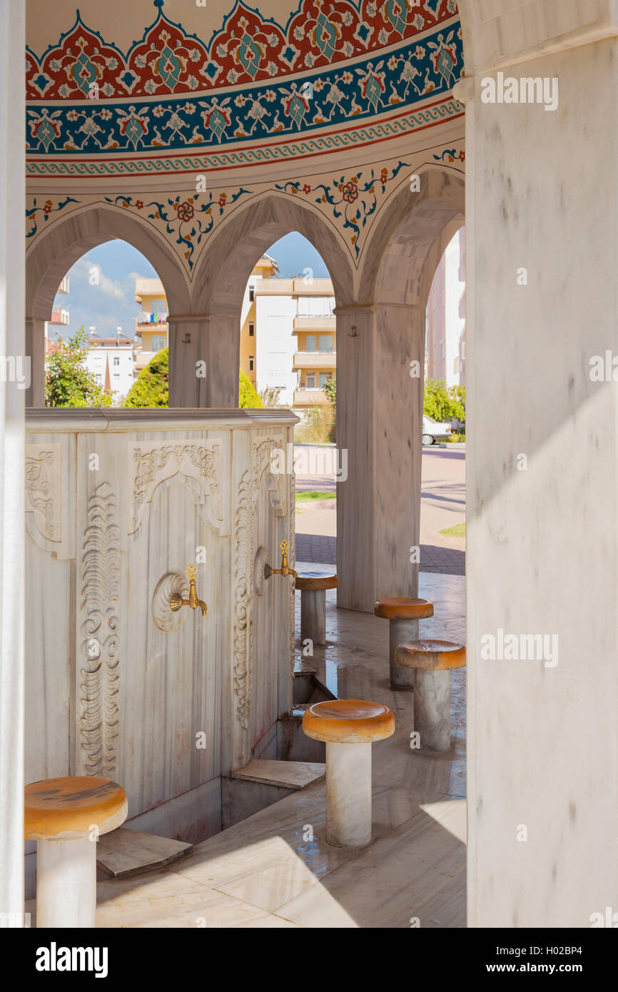 Immagine di abluzione prese al di fuori della moschea. Manavgat, Turchia. Foto Stock