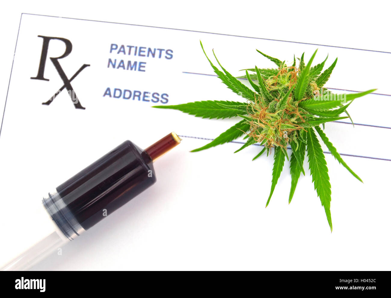 La cannabis medica e olio di hash con carta di prescrizione Foto Stock