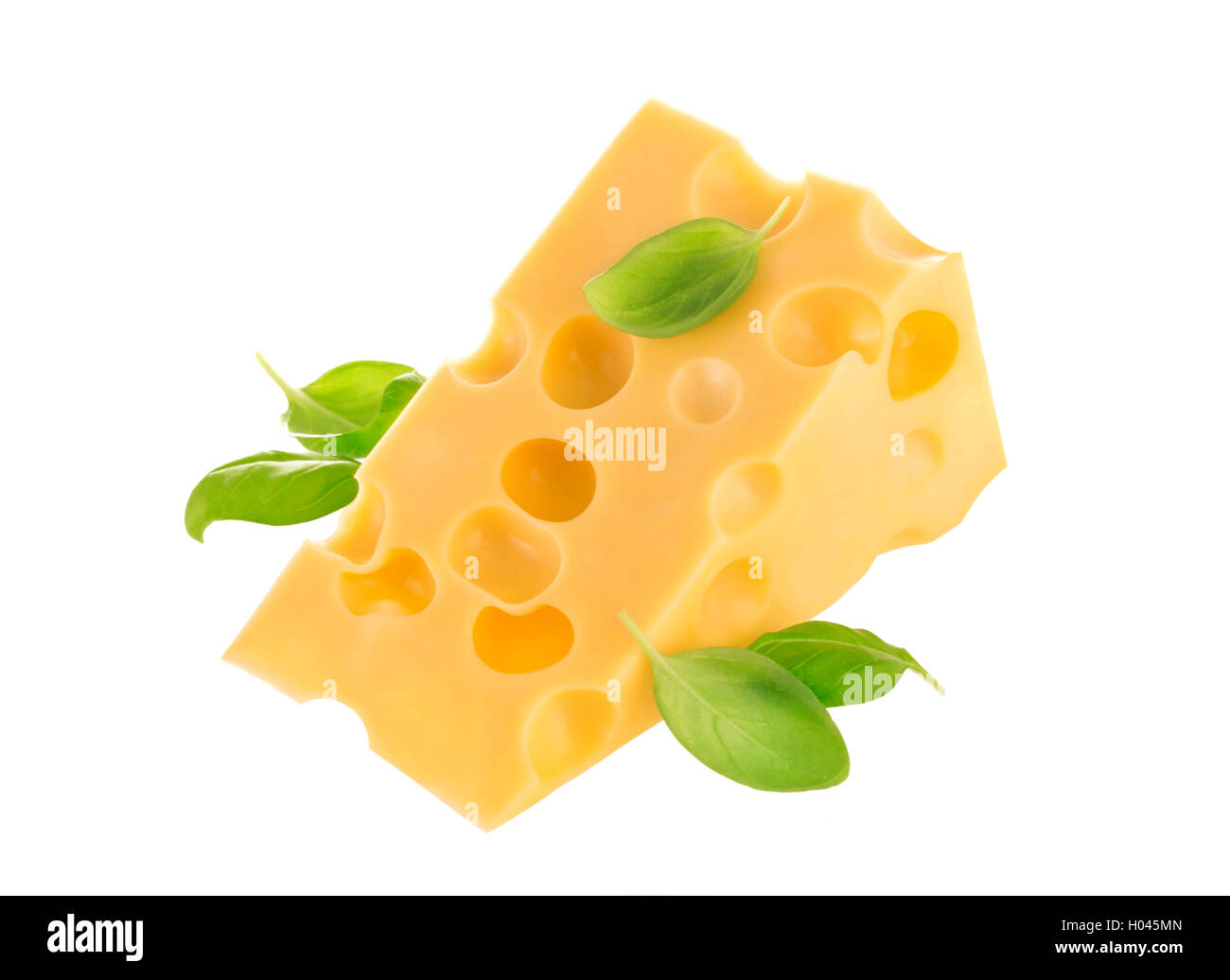 Pezzo di formaggio isolato su bianco Foto Stock