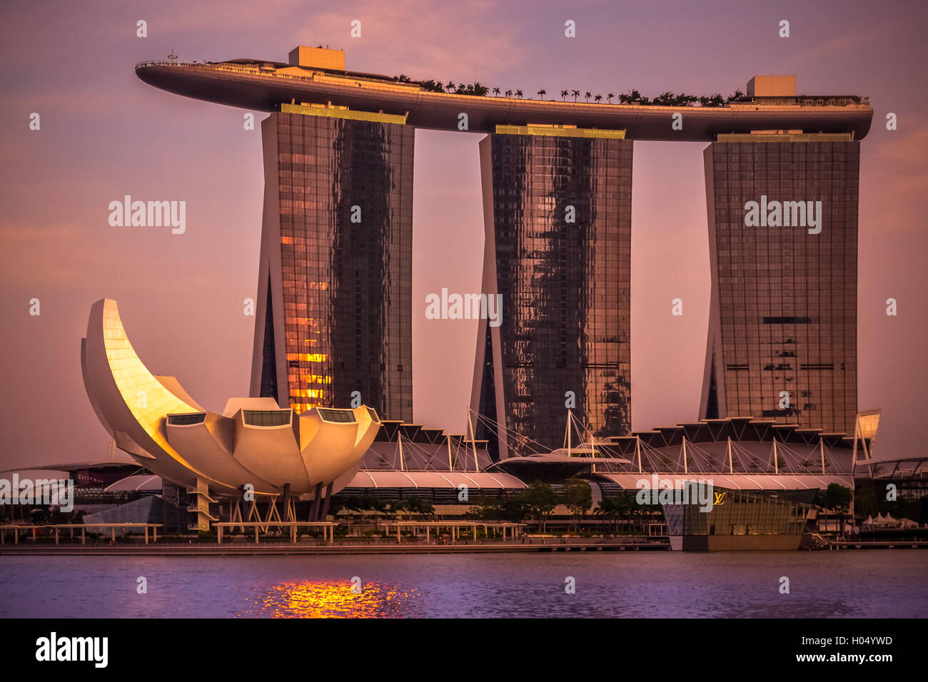 Singapore, Marina Bay sands, tramonto, città dell'Asia, viaggi, hotel, la piscina sul tetto, Golden Shadow Foto Stock