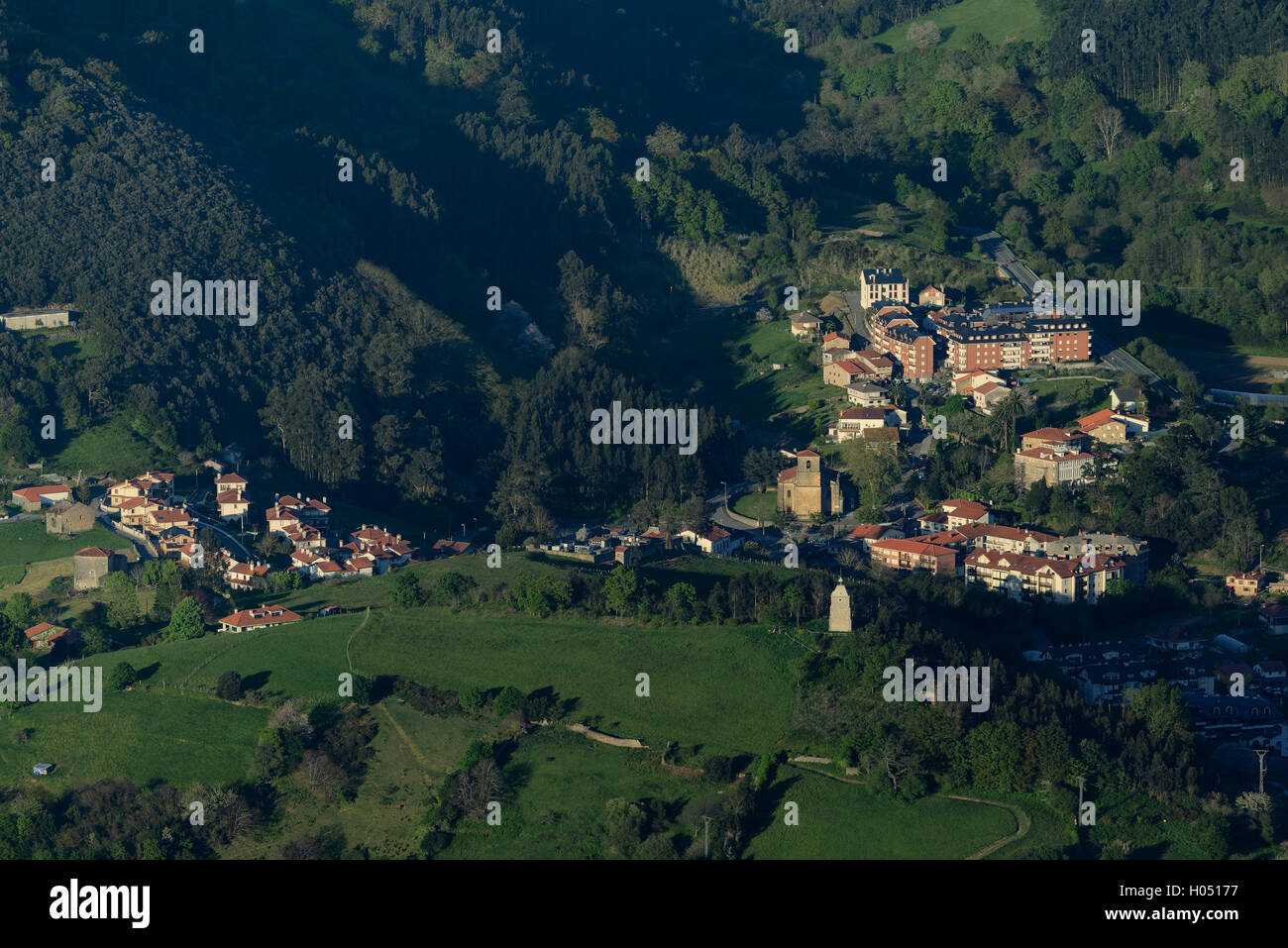 Foto aerea della città di Limpias, Cantabria, SPAGNA Foto Stock