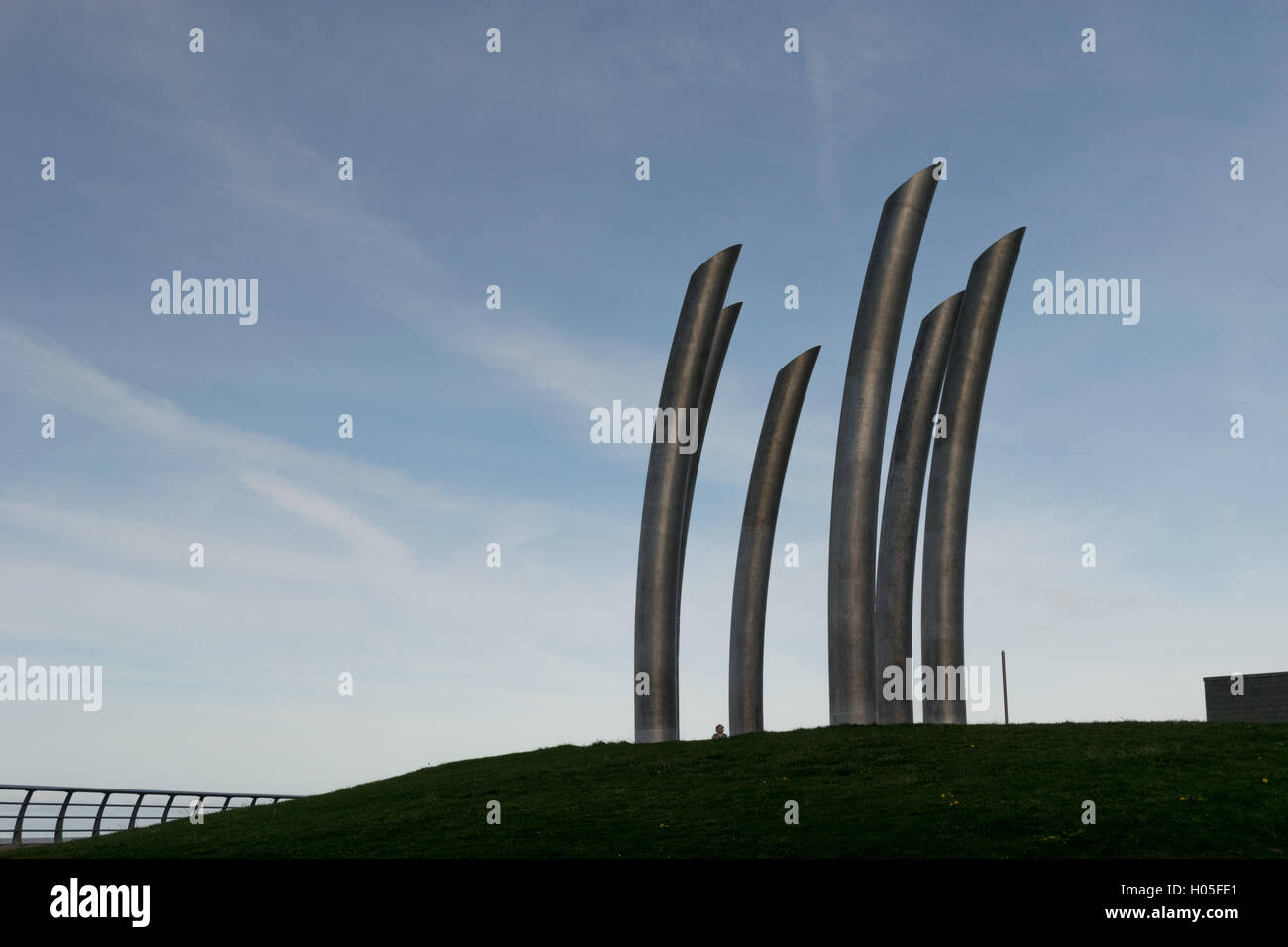 Scultura di tubi sul lungomare di Blackpool Foto Stock