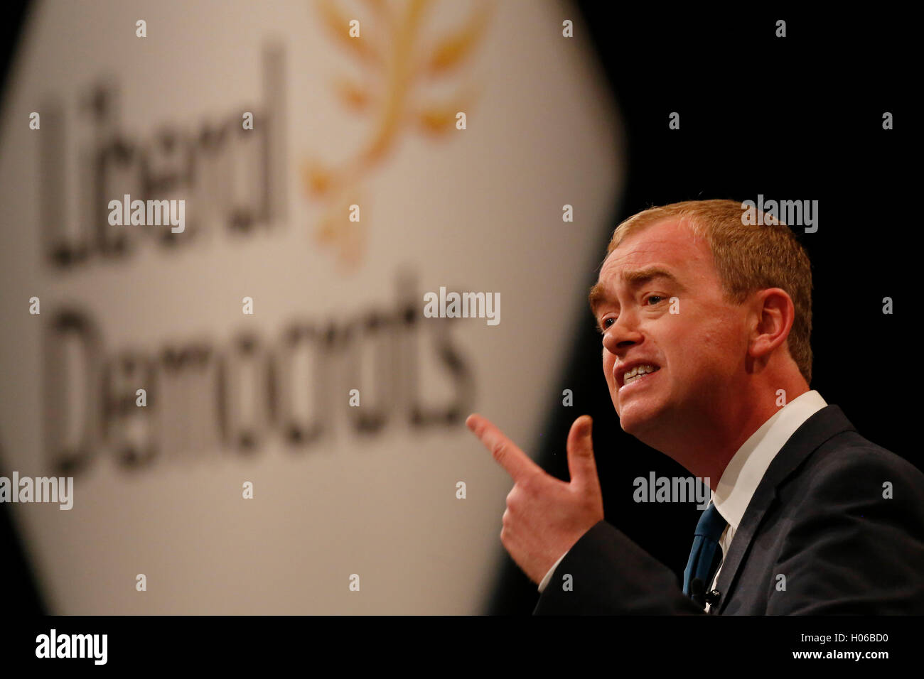 Brighton, Regno Unito. Xx Settembre, 2016. Tim Farron, leader del partito dà il suo discorso durante i liberali democratici conferenza autunnale a Brighton, Regno Unito, martedì 20 settembre, 2016. Credito: Luca MacGregor/Alamy Live News Foto Stock