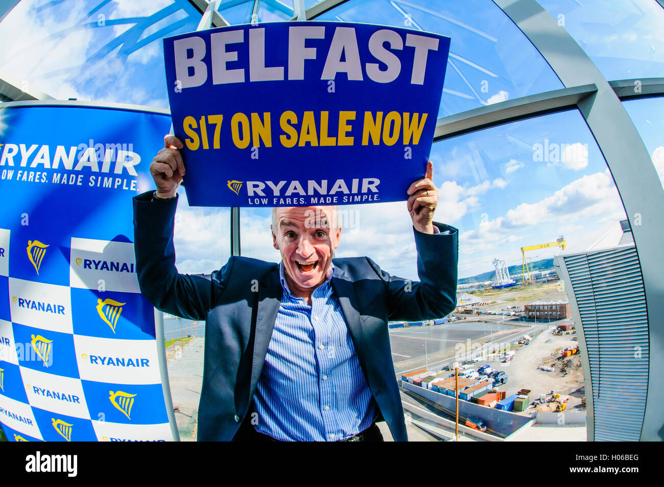 Belfast, Irlanda del Nord. 20 set 2016 - Michael O'Leary, CEO di Ryanair, critica l'Assemblea dell'Irlanda del Nord, le chiamate per la demolizione di Airline Passenger Duty in Irlanda del Nord, e annuncia più sedi da Belfast. Credito: Stephen Barnes/Alamy Live News Foto Stock