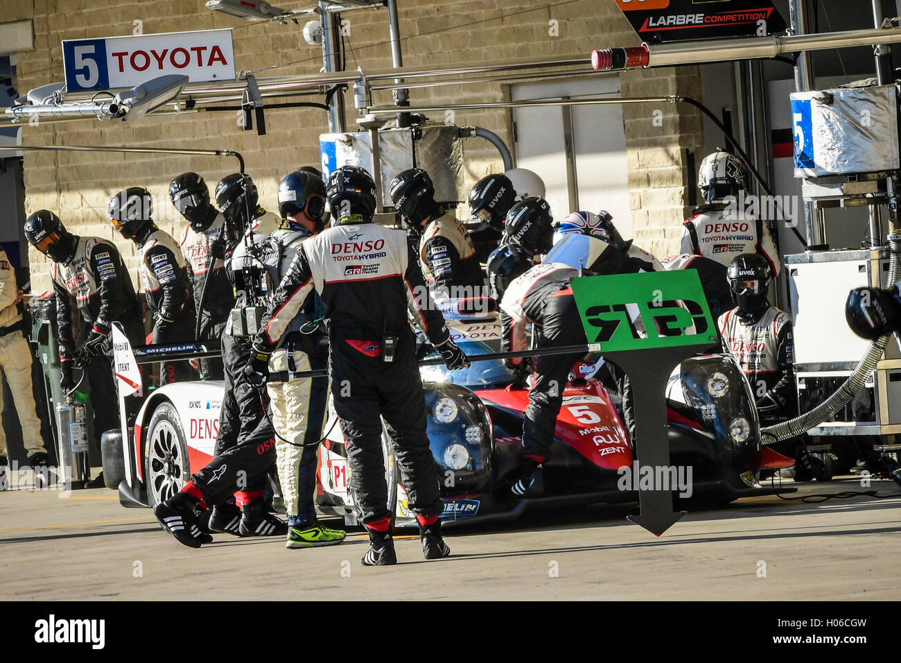 18.09.2016. Il circuito delle Americhe, Austin, Texas, Stati Uniti d'America. WEC 6 ore Endureance racing. #5 TOYOTA GAZOO RACING (JPN) TOYOTA TS050 ibrido LMP1 ANTHONY DAVIDSON (GBR) Sebastien Buemi (CHE) Kazuki Nakajima (JPN) Foto Stock