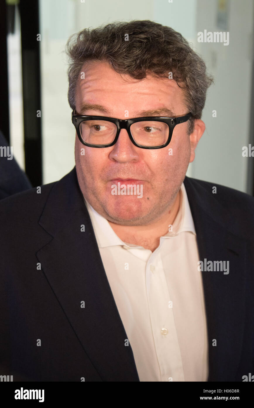 Westminster, Londra. Xx Settembre, 2016. Tom Watson, vice leader del partito laburista lascia il Partito Laburista sede a seguito di una riunione del NEC. Credito: Paolo Davey/Alamy Live News Foto Stock