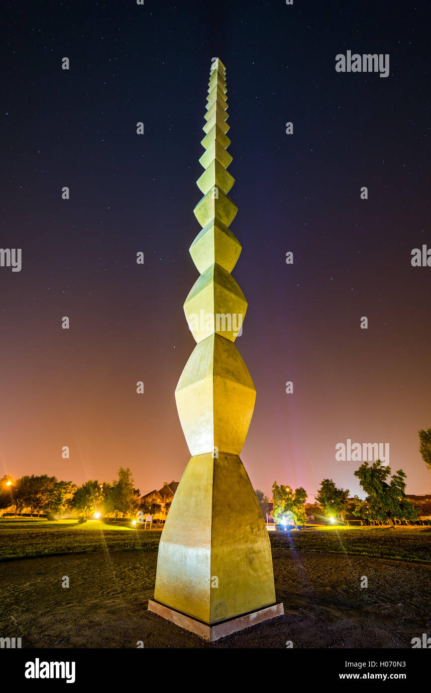 Colonna Infinita e universo infinito, in Targu Jiu, Romania Foto Stock
