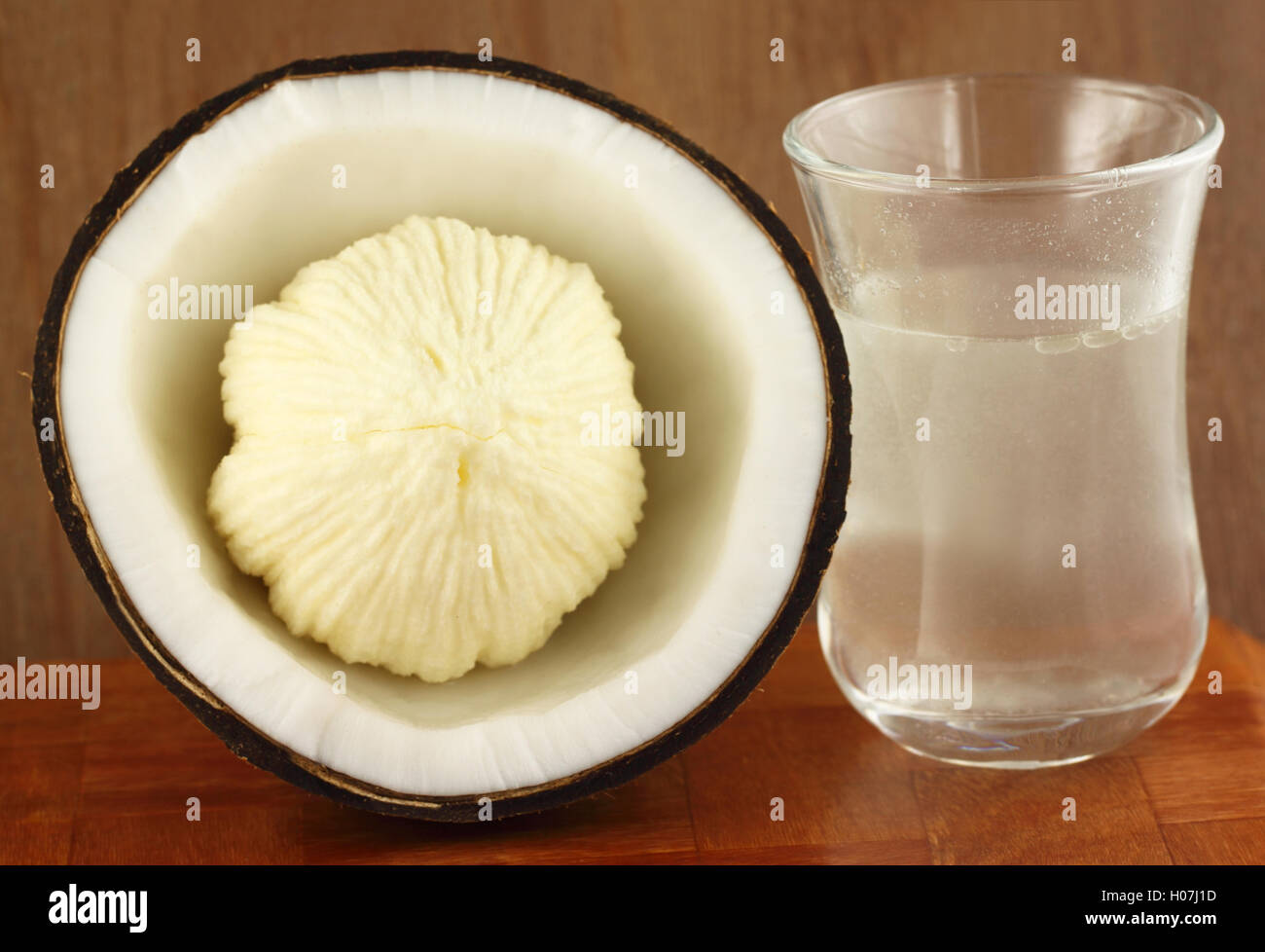 Noce di cocco per la preparazione di olio Foto Stock