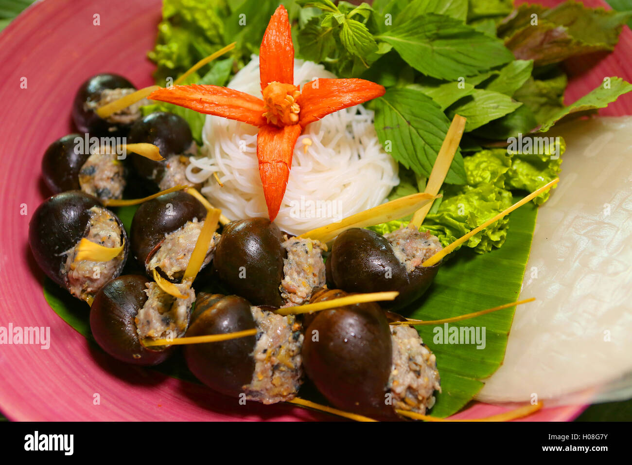 Chiodi al vapore con carne macinata di maiale Foto Stock