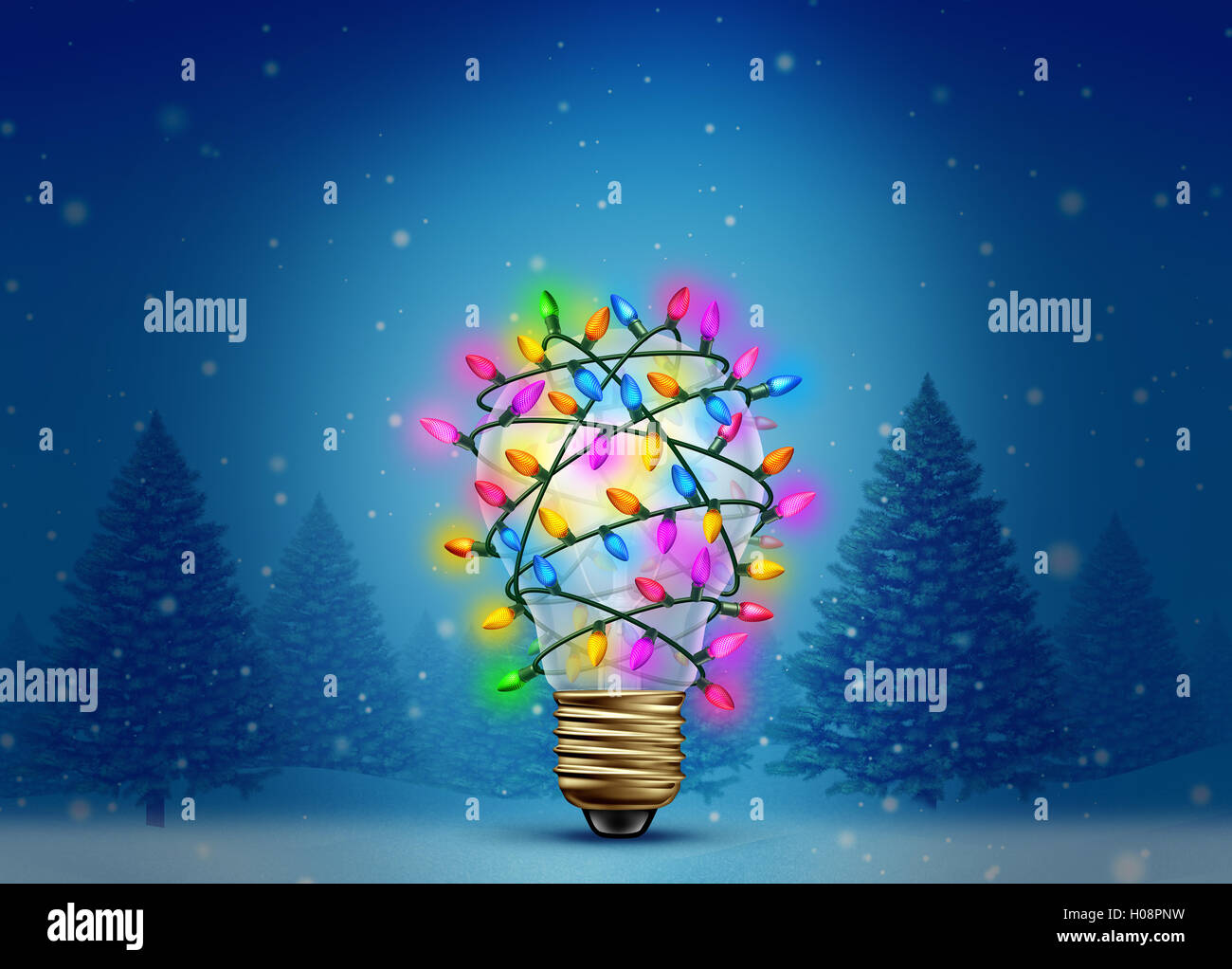 Vacanze di Natale ispirazione come una foresta di inverno sfondo con una lampadina elettrica decorate con luminosi luci incandescenti come creative Foto Stock