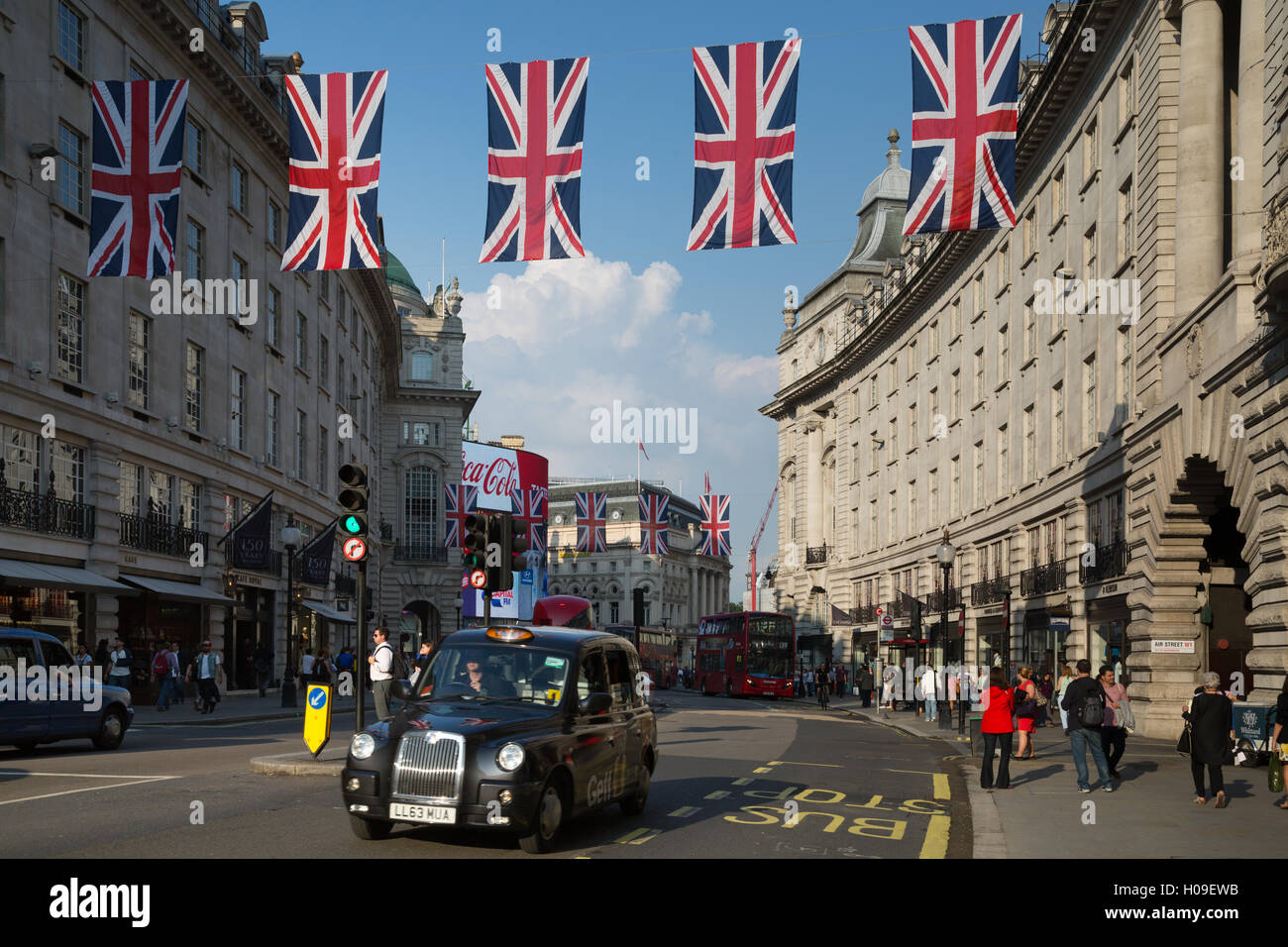 Union Jack sul Regent Street, Londra, Inghilterra, Regno Unito, Europa Foto Stock