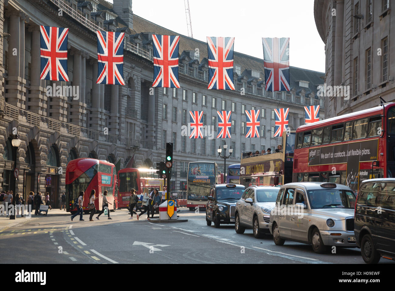 Union Jack sul Regent Street, Londra, Inghilterra, Regno Unito, Europa Foto Stock