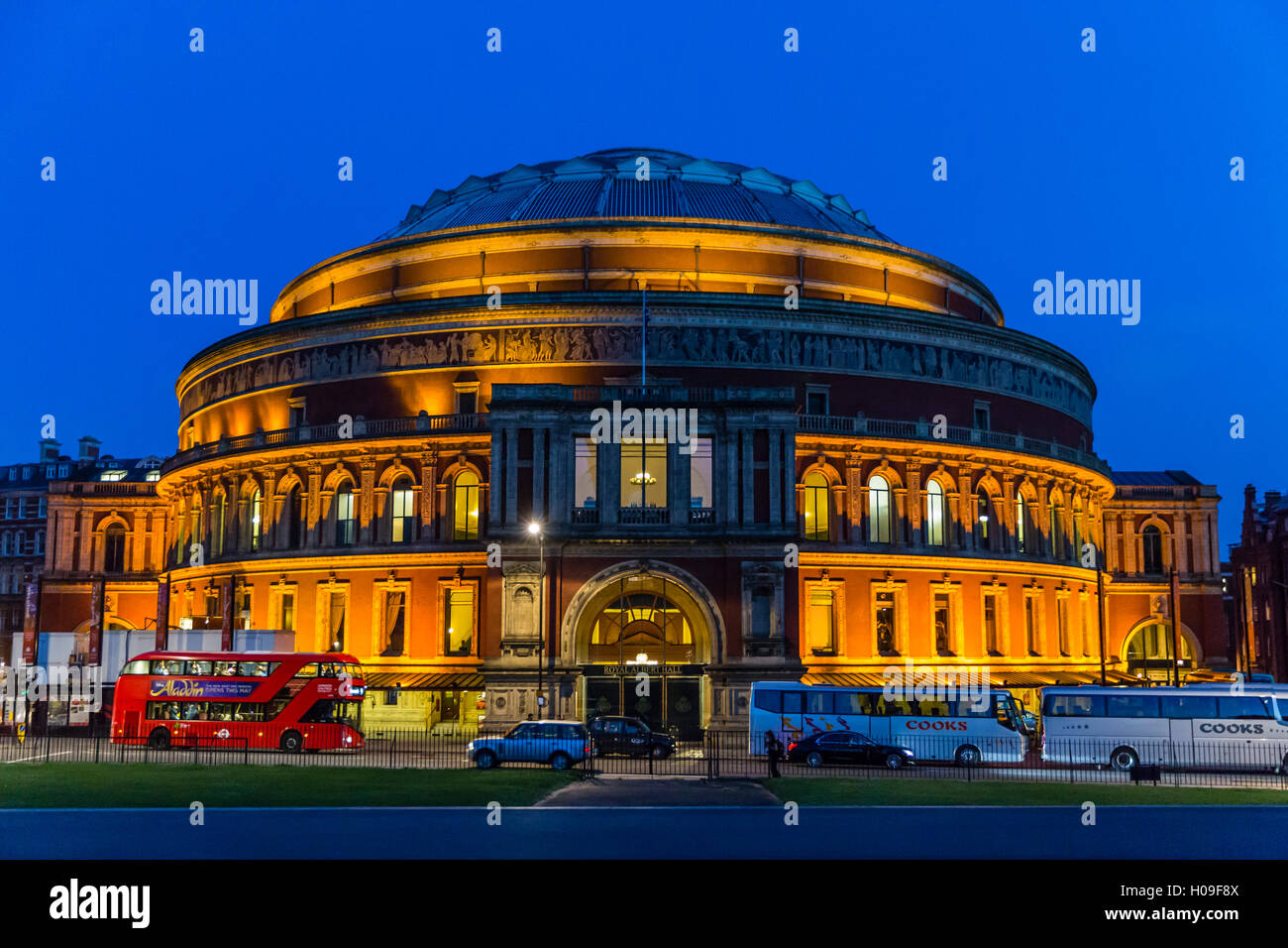 Il Royal Albert Hall di notte, Londra, Inghilterra, Regno Unito, Europa Foto Stock