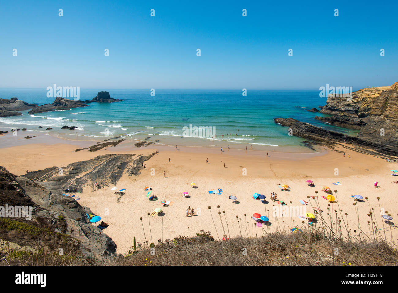 Spiaggia a Zambujeira do Mar, Portogallo, Europa Foto Stock