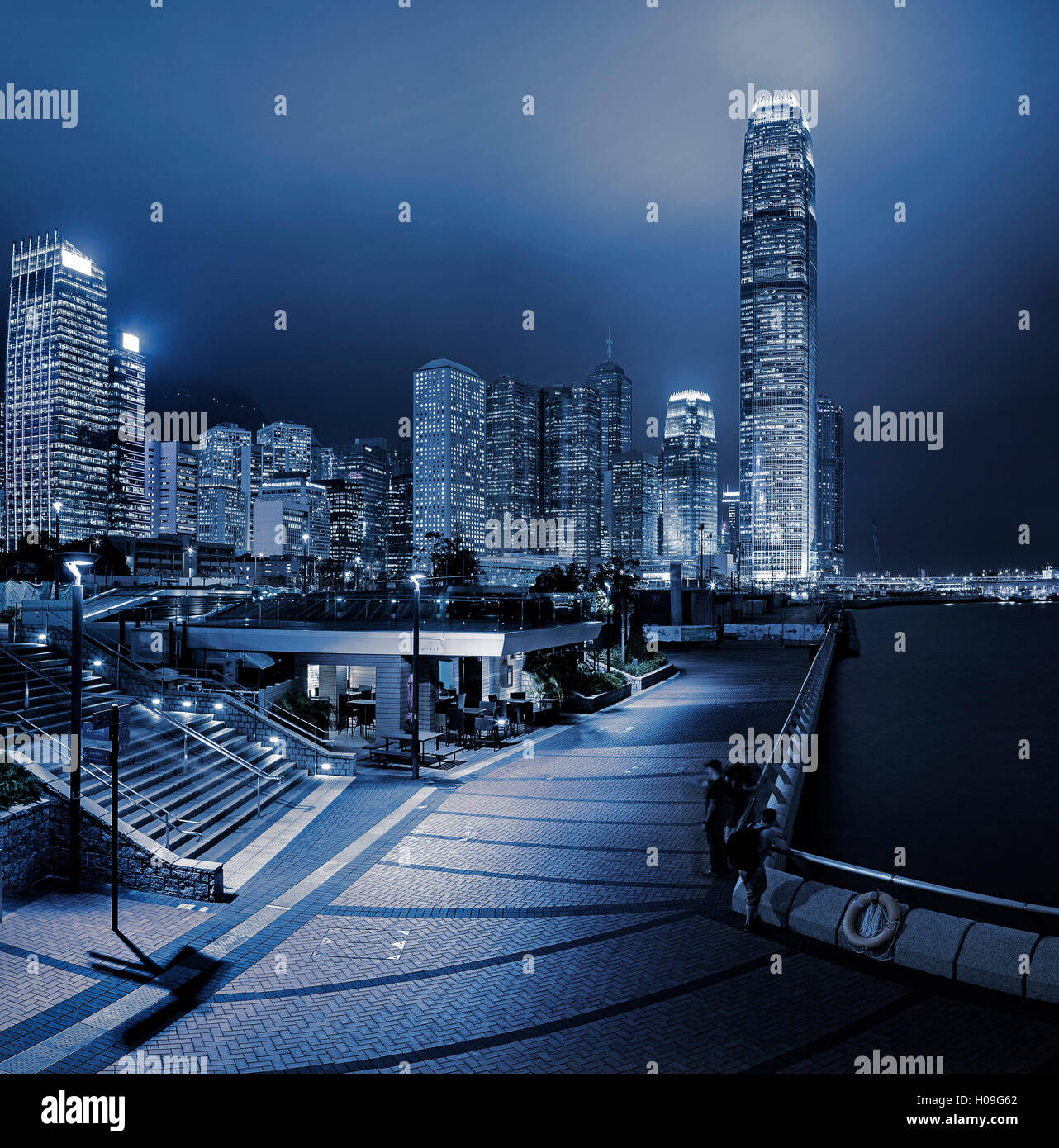 E centrale quartiere Occidentale passeggiata conduce attraverso i grattacieli sull isola di Hong Kong al di sopra del porto di Victoria e di Hong Kong, Cina Foto Stock