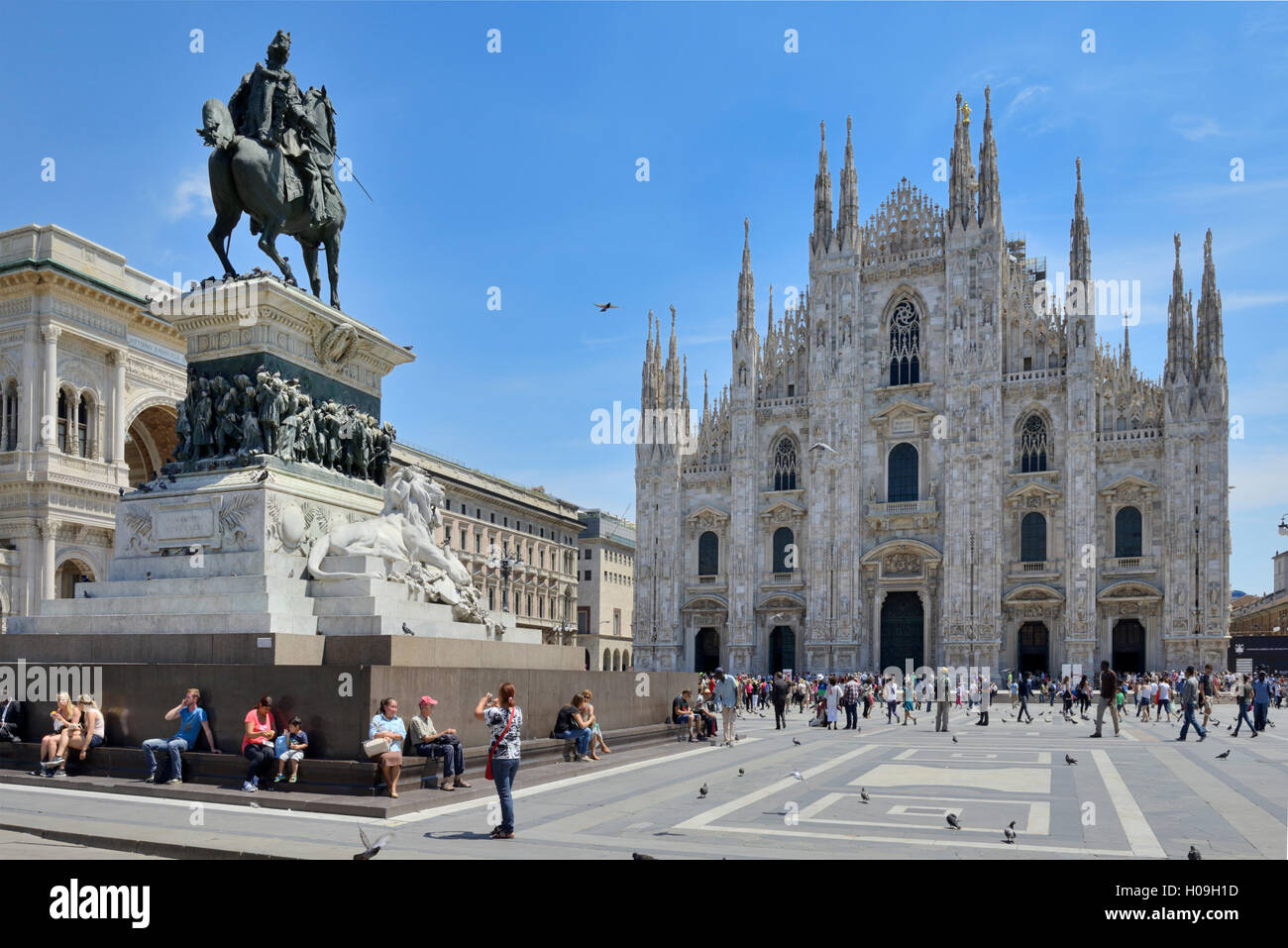 Statua equestre di Vittorio Emanuele II e il Duomo di Milano (Duomo), Piazza del Duomo, Milano, Lombardia, Italia, Europa Foto Stock