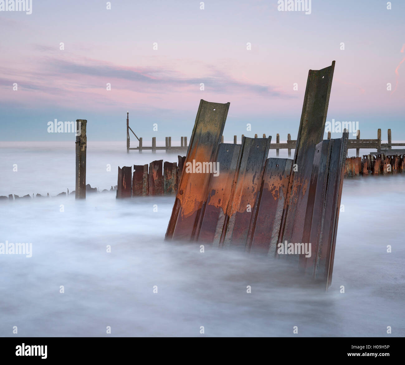 Mare difese a Happisburgh, Norfolk, Inghilterra, Regno Unito, Europa Foto Stock