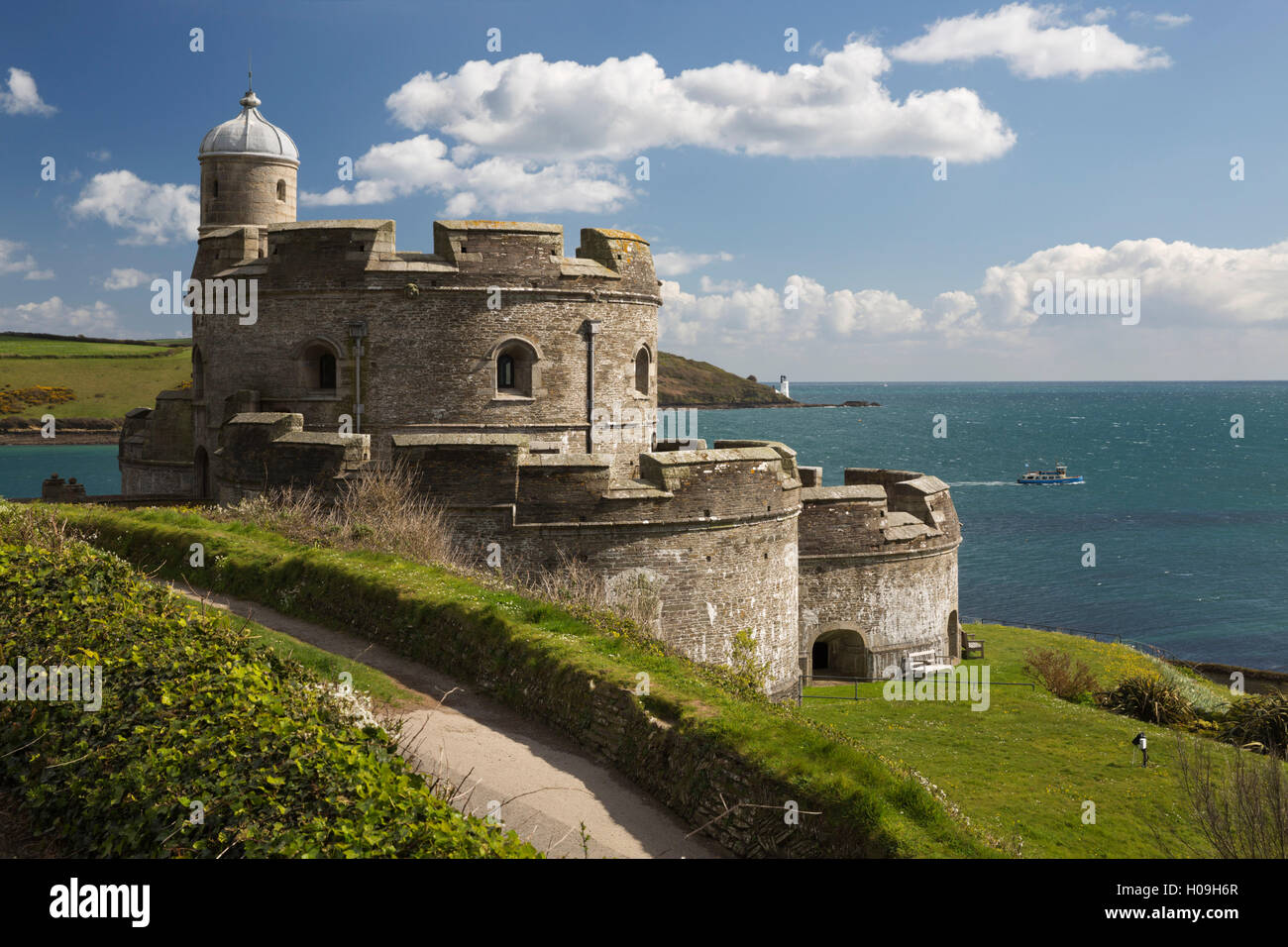 St Mawes Castle e la fascia costiera, St Mawes, Cornwall, England, Regno Unito, Europa Foto Stock