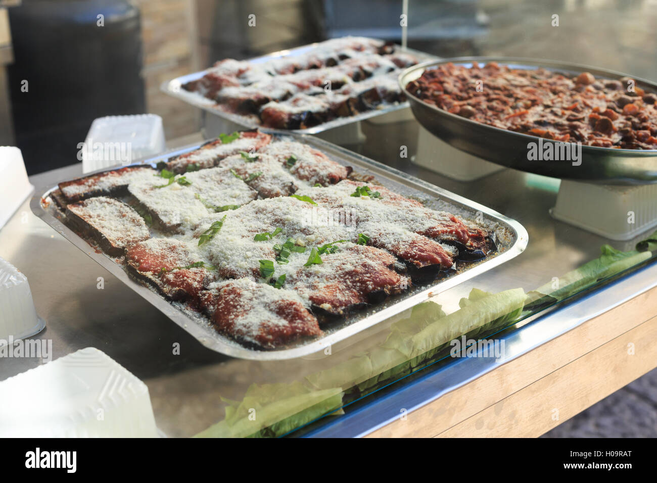 La Parmigiana di melanzane, Ballarò mercato, Palermo, Sicilia Foto Stock