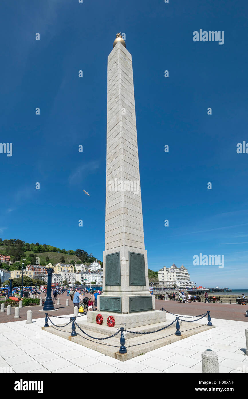 Llandudno il Cenotafio Prima guerra mondiale e la seconda guerra mondiale memorial nel Galles del Nord Foto Stock