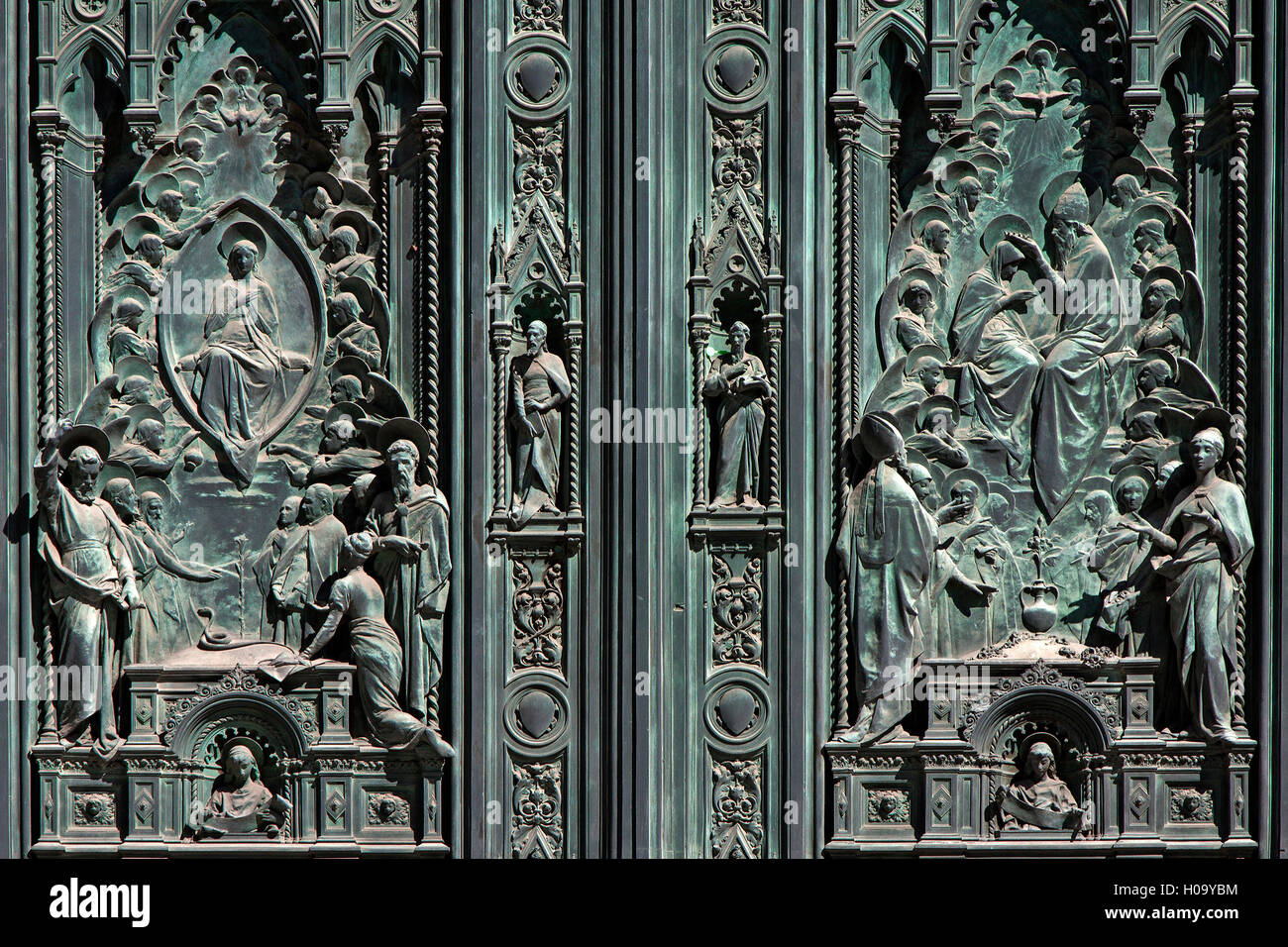 Dettaglio, ornato portale di ingresso, Cattedrale di Santa Maria del Fiore, Firenze, Toscana, Italia Foto Stock