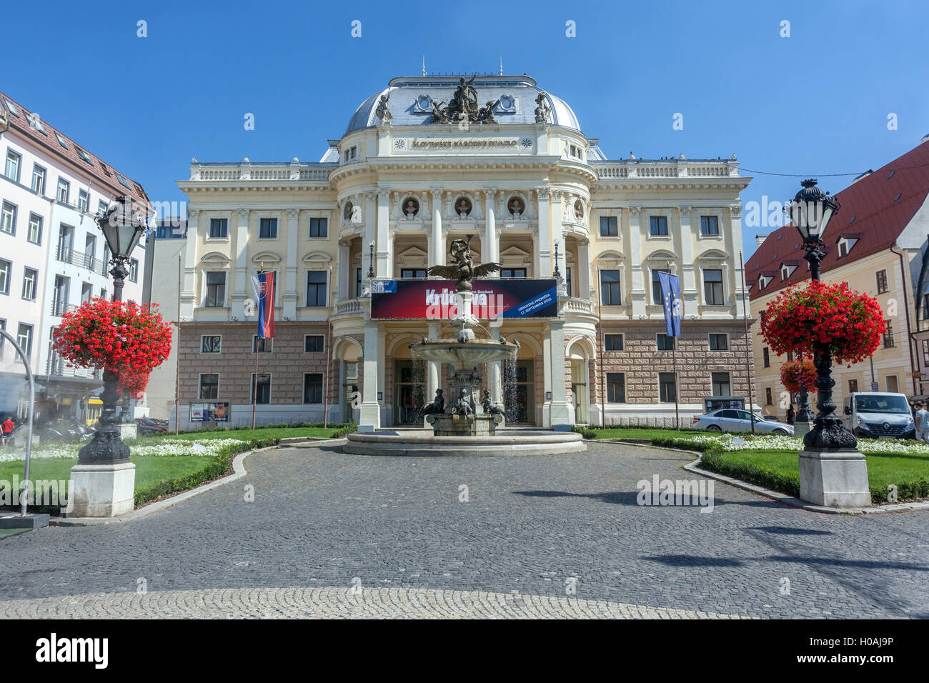 Il vecchio teatro nazionale slovacco edificio sulla piazza Hviezdoslav, Bratislava, Slovacchia, Europa Foto Stock