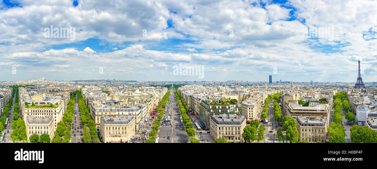 Parigi, panoramica vista aerea del Champs Elysees boulevard e altri edifici punti di riferimento. Francia Foto Stock