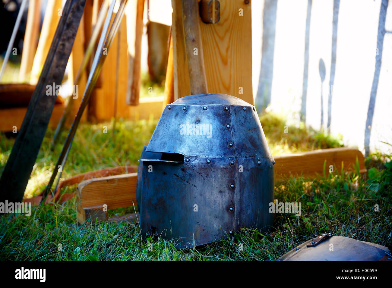 Set di mezza età armi di stile, parti di knight armor. Foto Stock