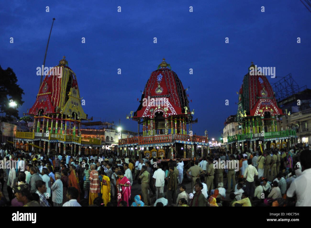 Il Puri, Odisha, India - 3 Luglio 2011: i carri del Signore Jagannath, Balbhadra e Subhadra parcheggiata di fronte Jagannath Tempio. Foto Stock