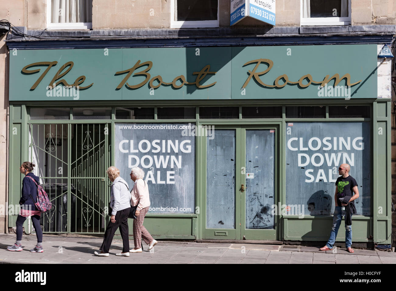 Svuotare il negozio nella città di Bristol, Inghilterra, Regno Unito Foto Stock