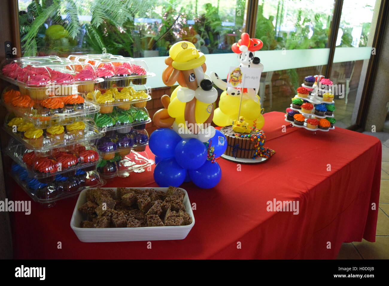 Paw Patrol festa di compleanno Foto stock - Alamy