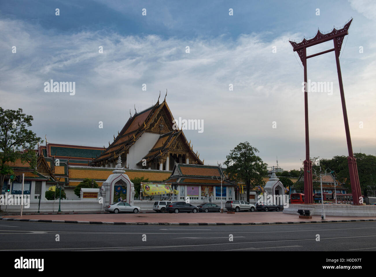 Il Gigante Swing e Wat Suthat di Bangkok, Tailandia Foto Stock