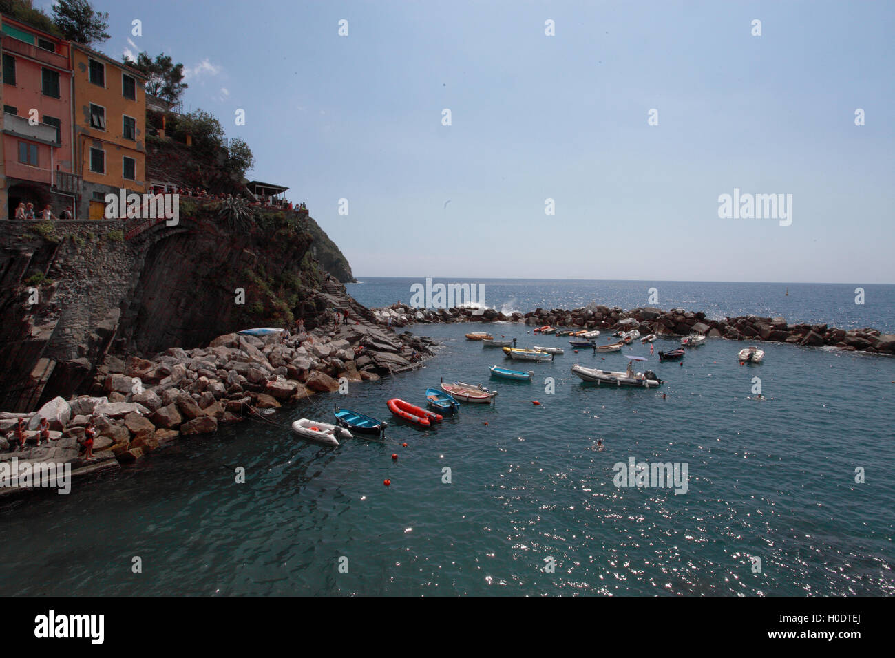 Barche nel capannone, il Golfo delle 5 Terre. Italia Foto Stock