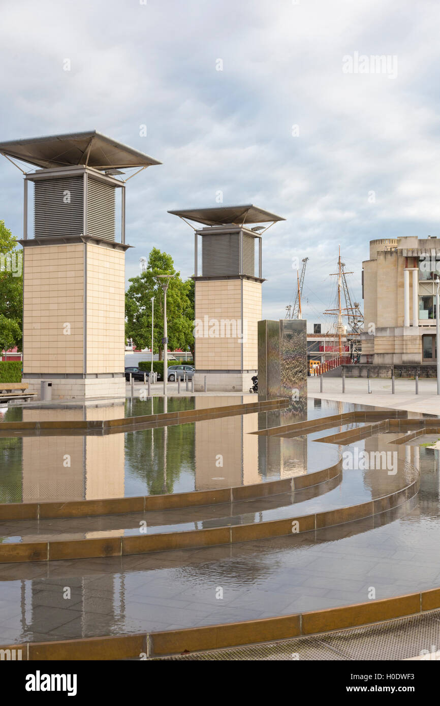 Millennium Square, Bristol, Inghilterra, Regno Unito Foto Stock