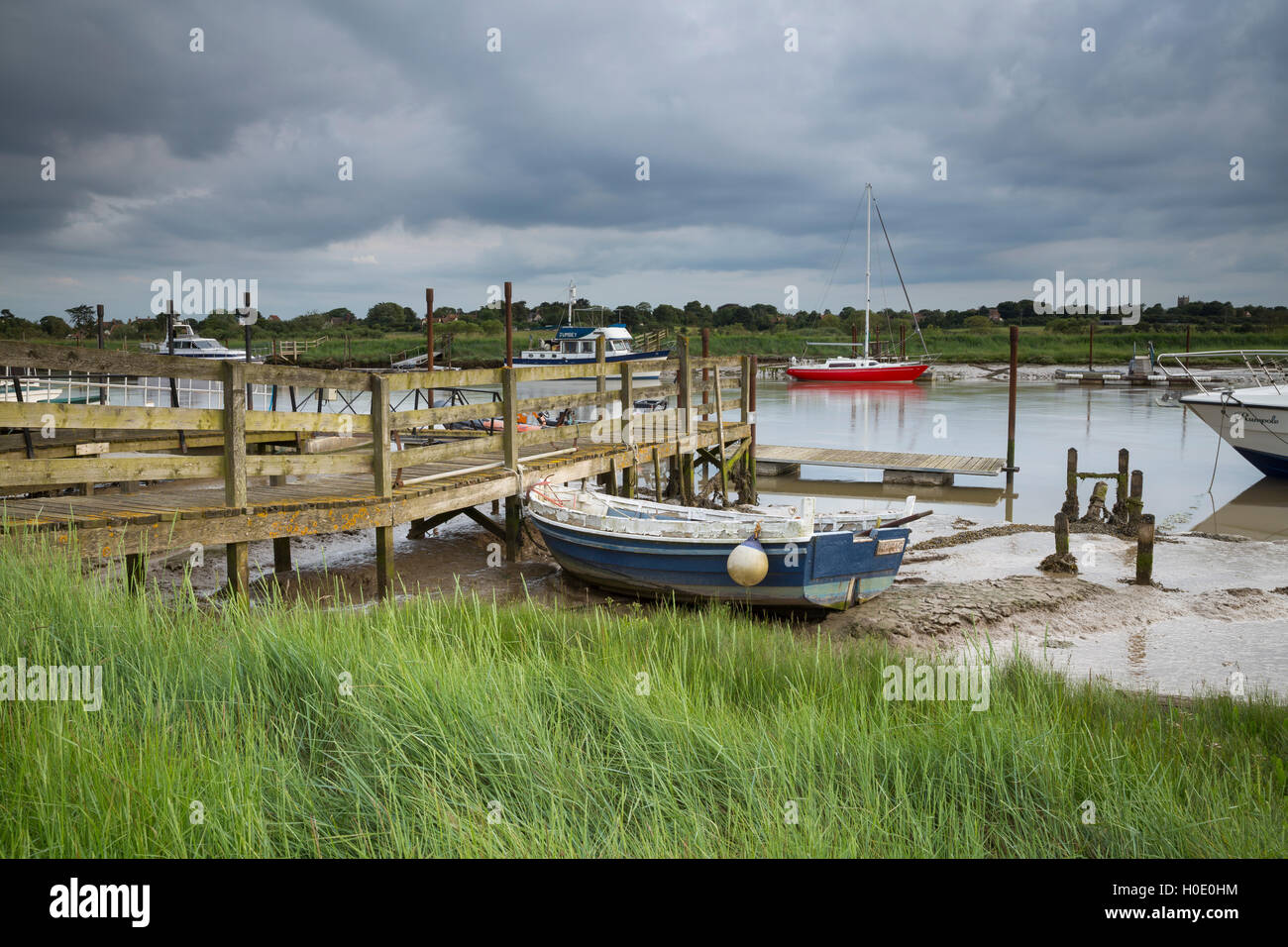 Vista dal porto di Southwold guardando attraverso il Fiume Blyth a Walberswick. Suffolk, Inghilterra, Regno Unito Foto Stock