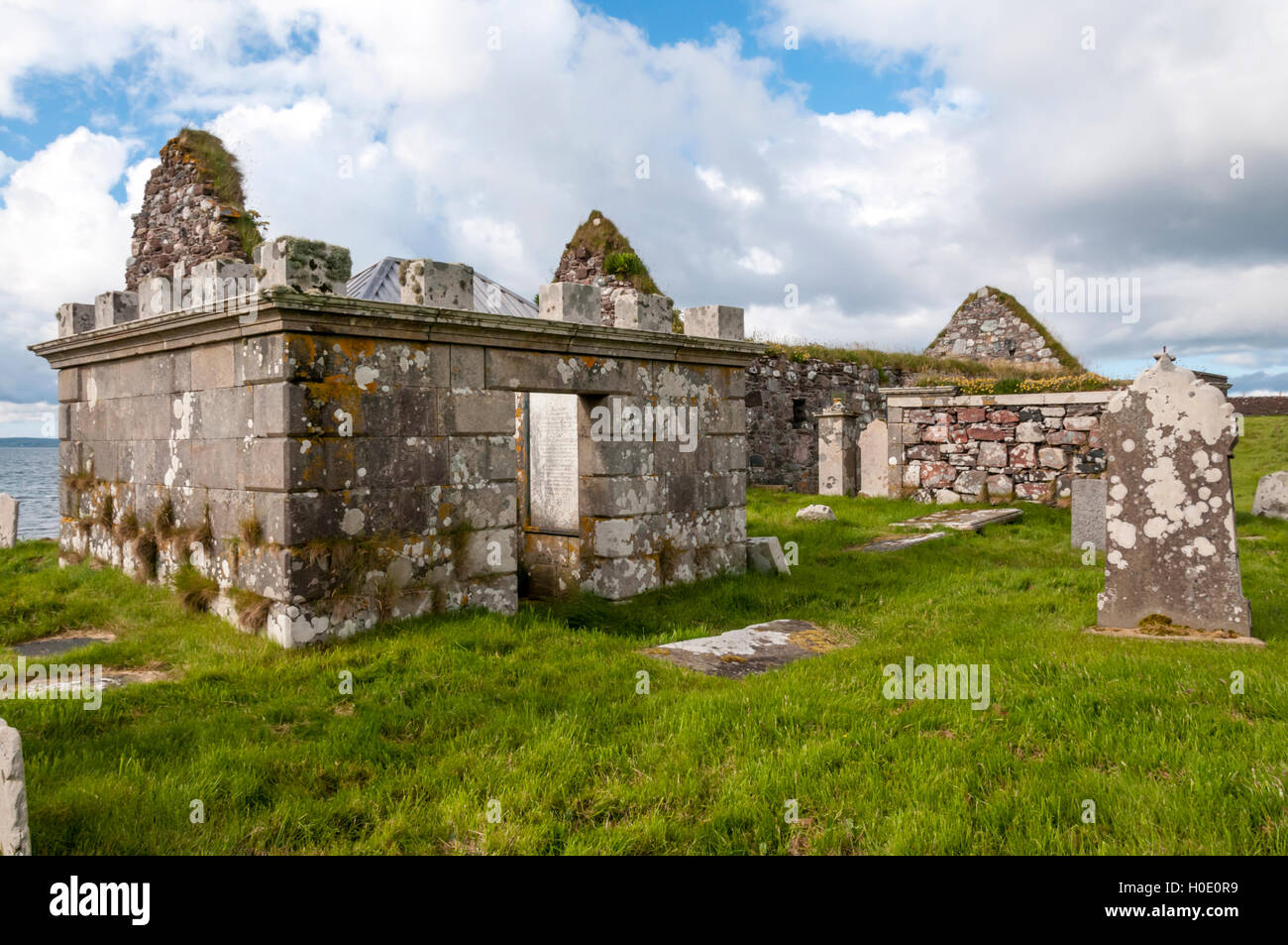 Le rovine di San Columba la Chiesa al punto sulla penisola di occhio, isola di Lewis, nelle Ebridi Esterne. Foto Stock