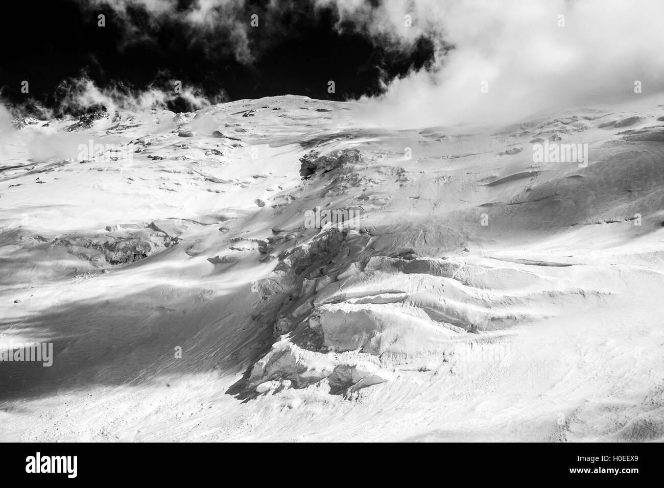Bellissimo paesaggio di neve al picco Lenin. Pamir Mountains. Kirghizistan Foto Stock