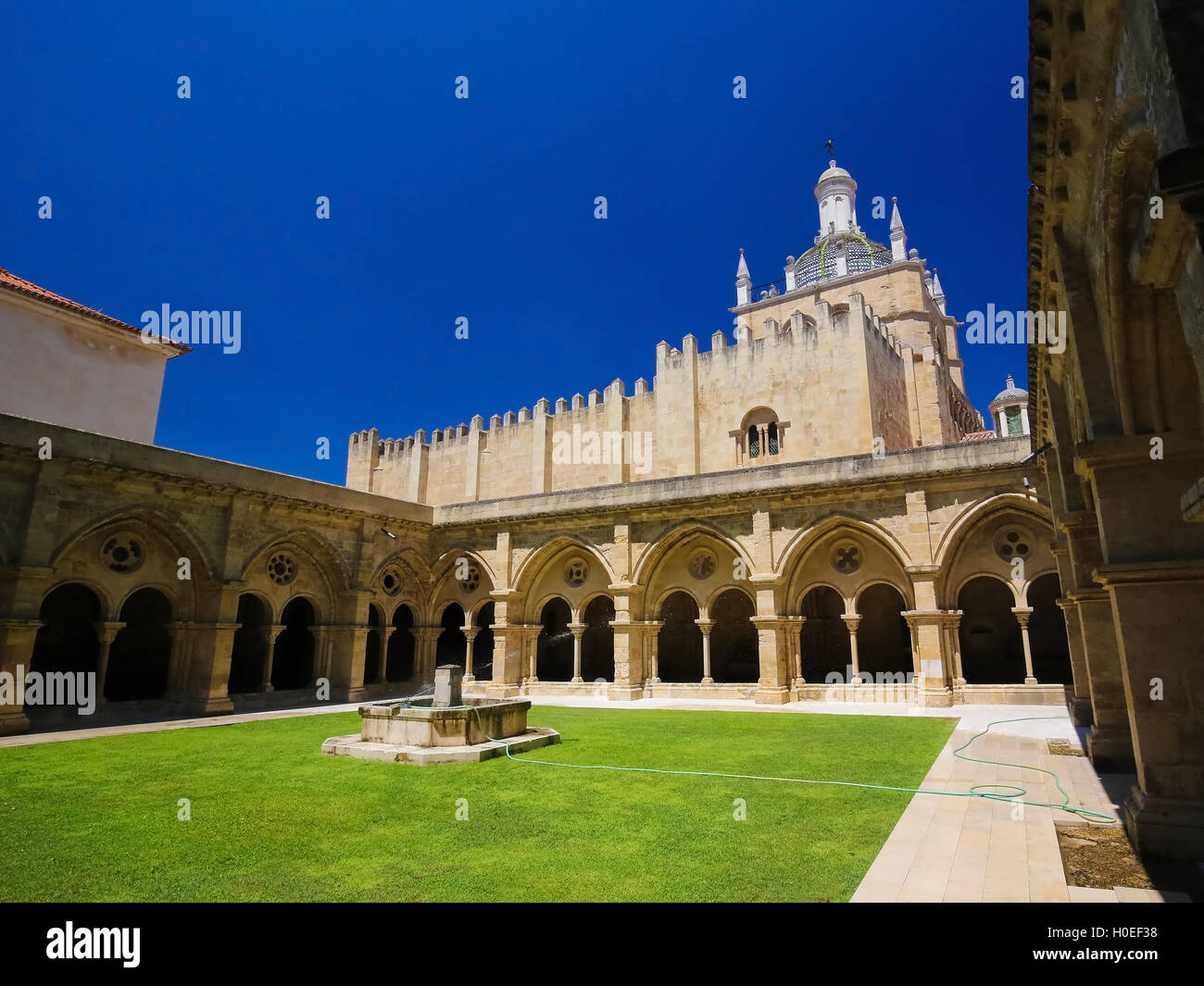 Famoso'antica cattedrale romanica o se Velha (XII secolo) di Coimbra, Portogallo Foto Stock