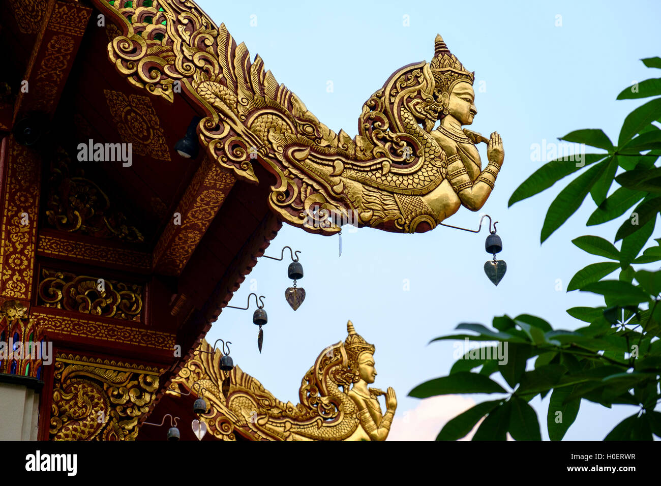 Dettaglio del tetto finials, Wat Phra Singh tempio, Chiang Rai, Thailandia. Foto Stock