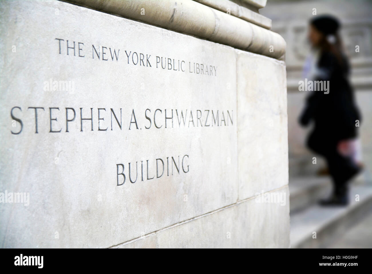 Dettaglio in primo piano della facciata anteriore un monumento di New York Public Library, Stephen Schwarzman Building, Manhattan, New York City, Stati Uniti d'America Foto Stock