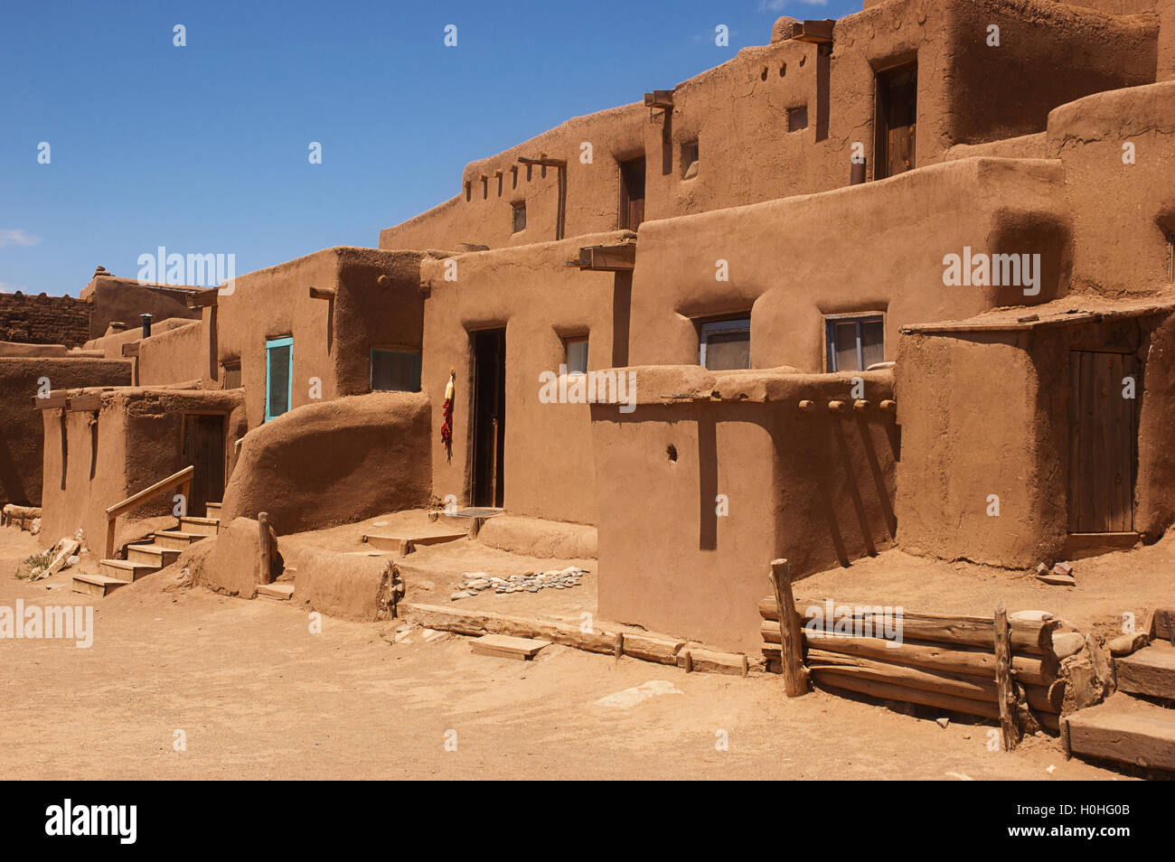 UNESCO World Heritage Site Taos Pueblo al di fuori degli UAT, Nuovo Messico, abitato ininterrottamente per oltre mille anni Foto Stock