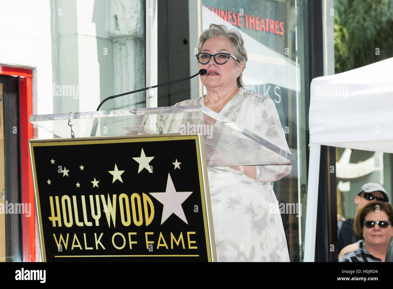 Los Angeles, Stati Uniti, STATI UNITI D'AMERICA. Xx Settembre, 2016. Us attrice Kathy Bates affronta la stella in onore di cerimonia sulla Hollywood Walk of Fame a Los Angeles, California, gli Stati Uniti il 7 settembre 20, 2016. © Luo Xian/Xinhua/Alamy Live News Foto Stock