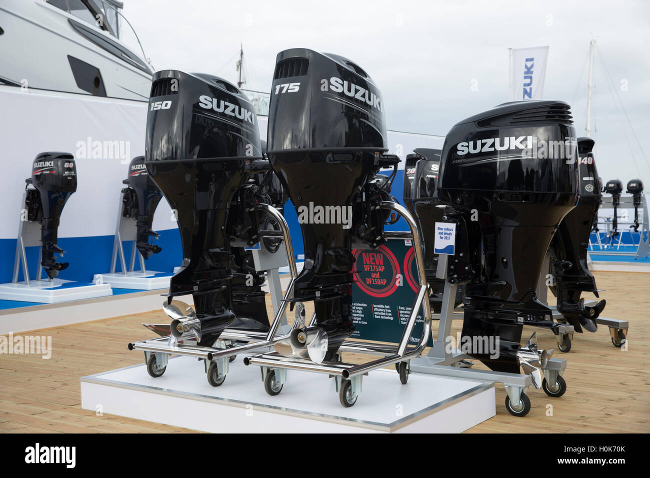 Southampton, Regno Unito. Il 22 settembre, 2016. Suzuki motori fuoribordo sul display a Southampton Boat Show 2016 Credit: Keith Larby/Alamy Live News Foto Stock