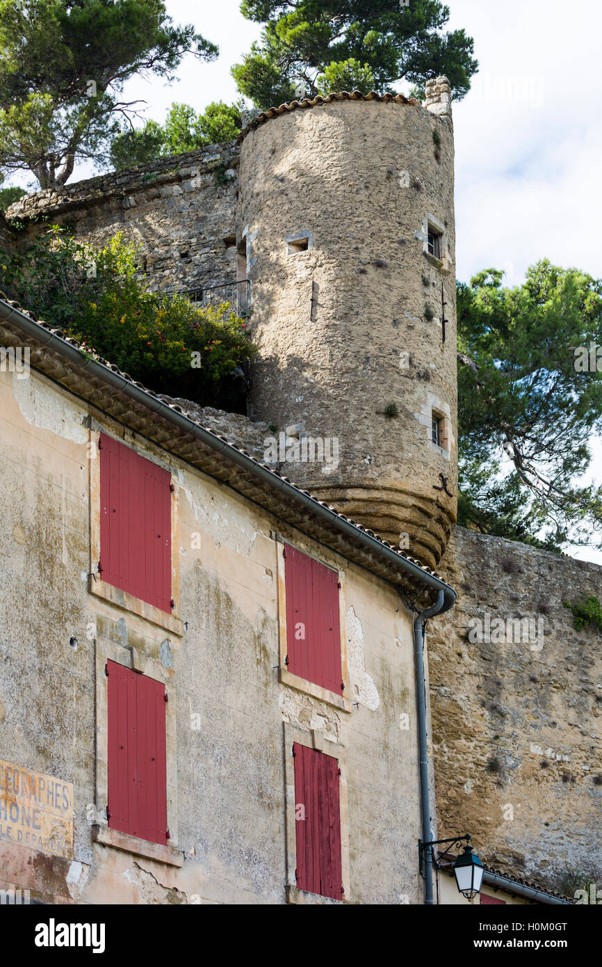 Gli antichi edifici, villaggio di Menerbes, Luberon, Francia Foto Stock
