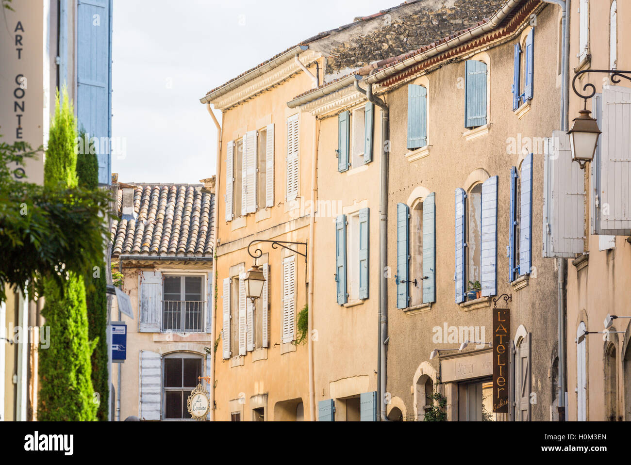 Gli edifici di vecchia costruzione, Lourmarin, Luberon, Provenza, Francia Foto Stock