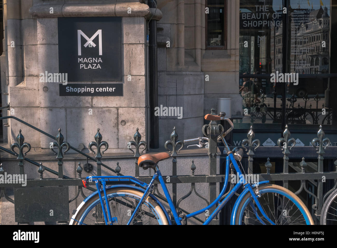 Esterno della Magna Plaza Shopping Mall, Città centro quartiere, Amsterdam, Paesi Bassi Foto Stock