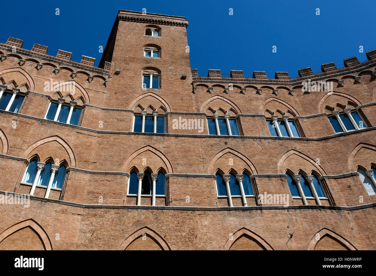 Vecchia facciata su Piazza del Campo a Siena e Provincia di Siena, Toscana, Italia Foto Stock